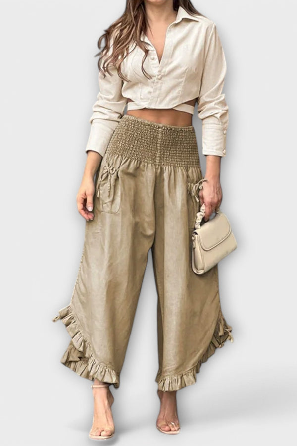 Loose linen trousers with fashionable pleats