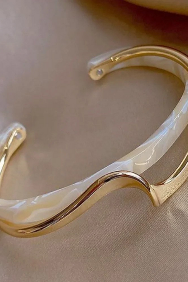 Elegant Gold Bracelet with White Opal