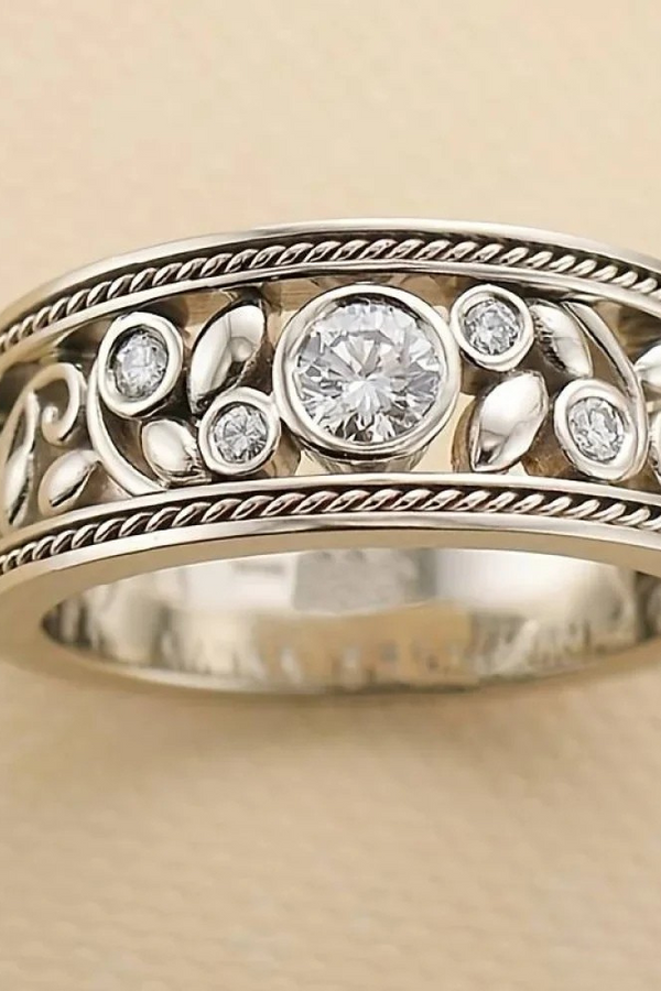 Antique Silver Ring with Zirconia