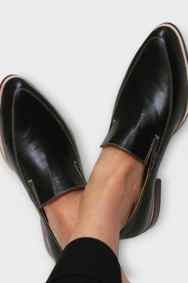 Junia – Black Loafers with Pointed Toe