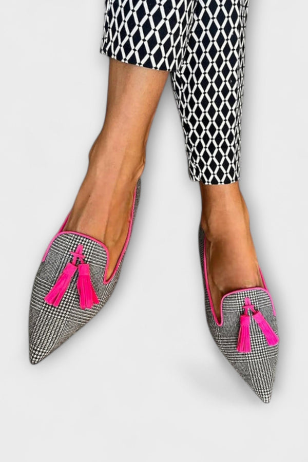 Yara – Pointed Black Slippers